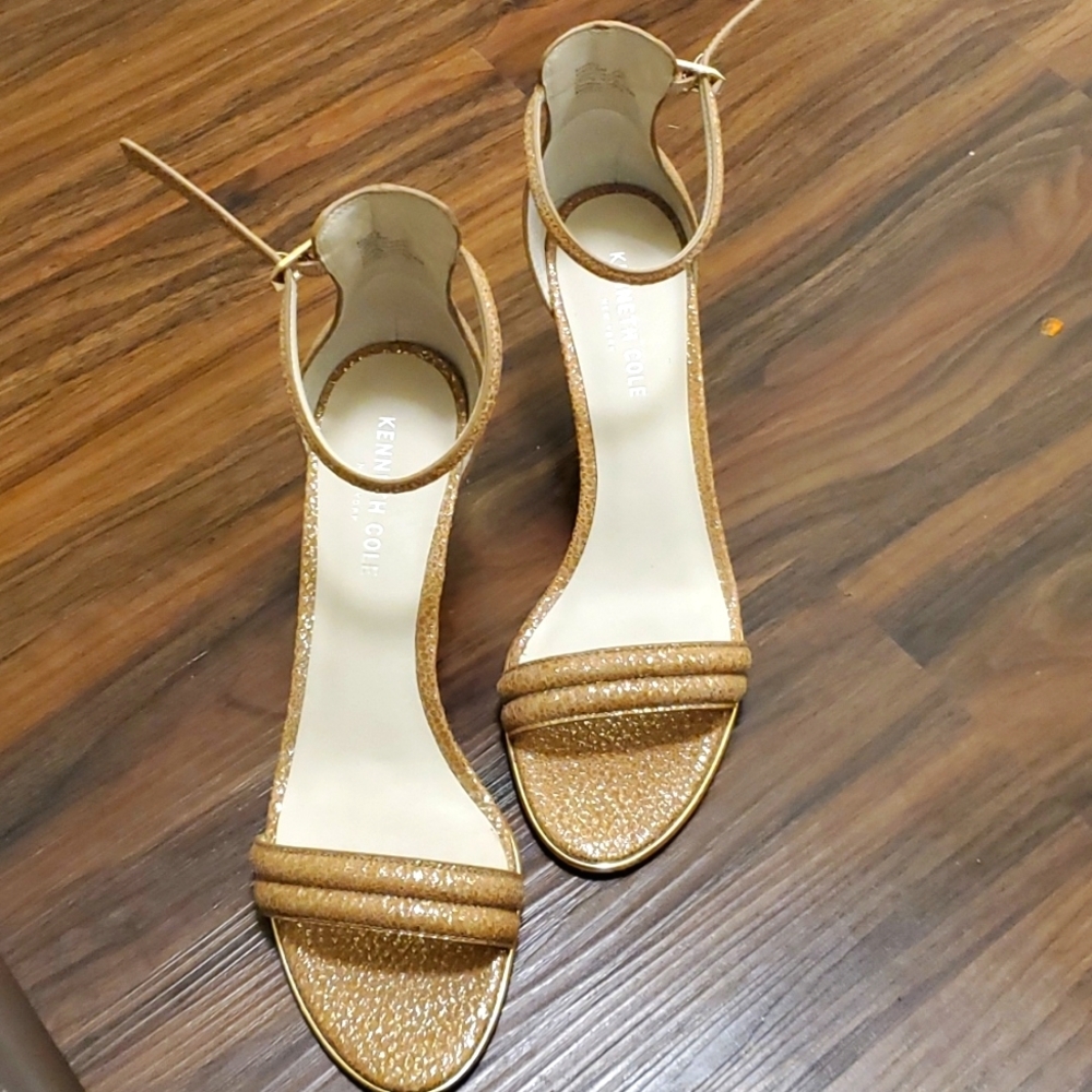 Kenneth Cole‎ Mallory gold shimmer heel 👠 size 9M